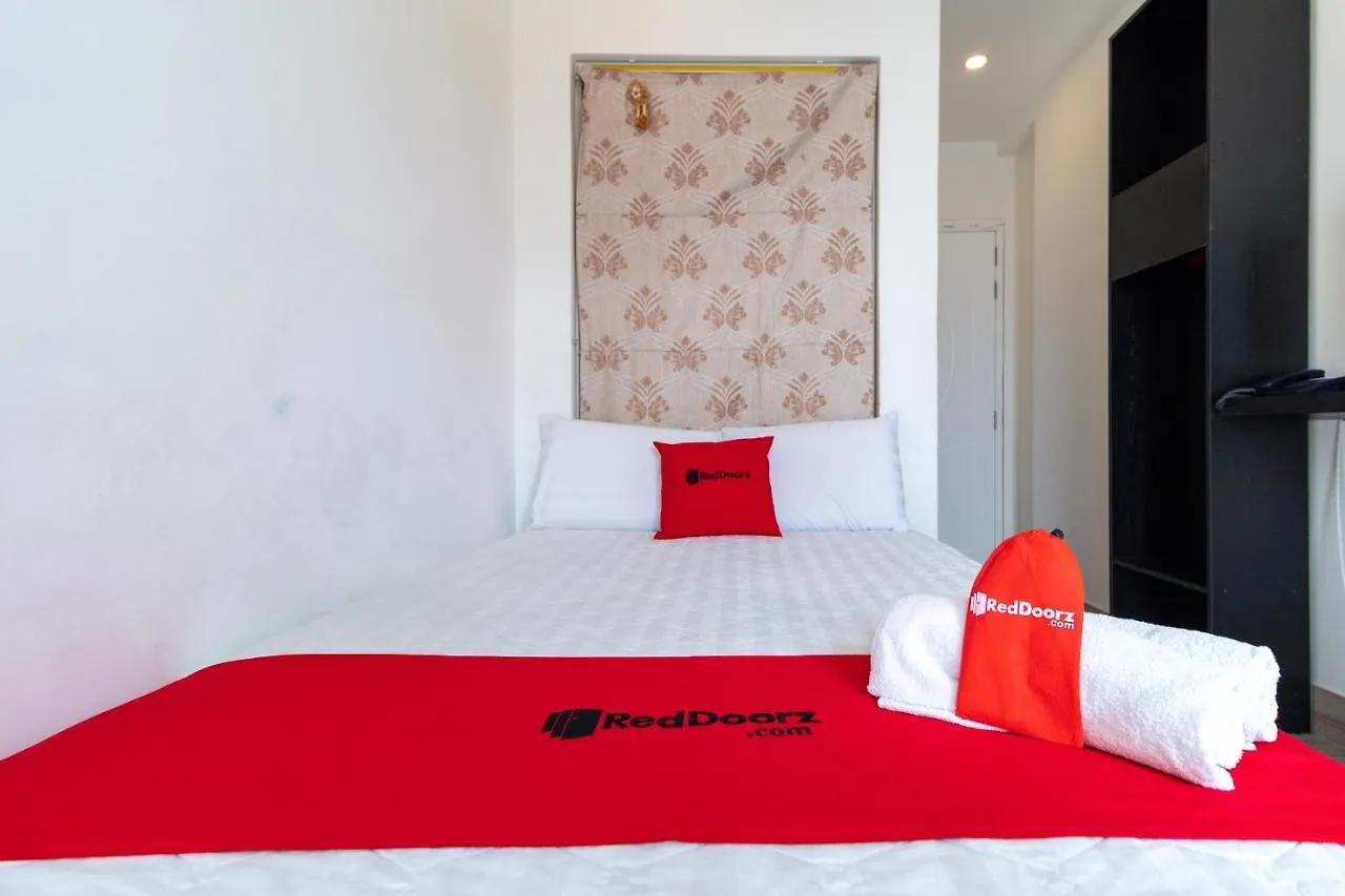Reddoorz Plus Near Gia Dinh International Hospital 3 Ho Chi Minh City Hotel