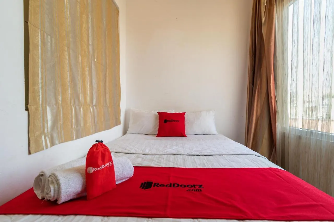 Reddoorz Plus Near Gia Dinh International Hospital 3 Ho Chi Minh City Vietnam