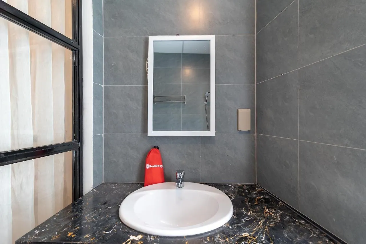 Hotel Reddoorz Plus Near Gia Dinh International Hospital 3 Ho Chi Minh City
